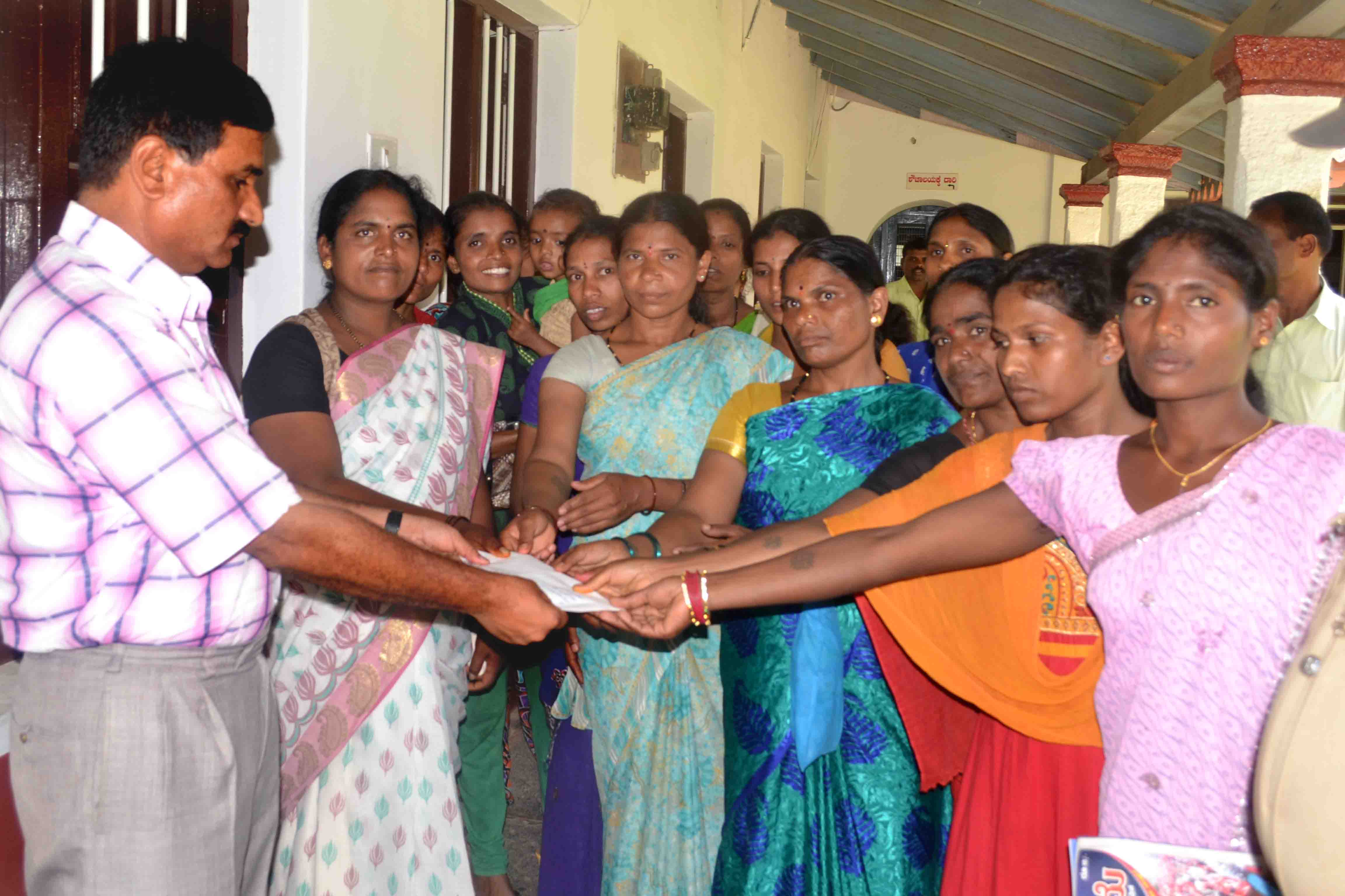 ಮದ್ಯದಂಗಡಿ ತೆರವಿಗೆ  ಪ್ರತಿಭಟನೆ